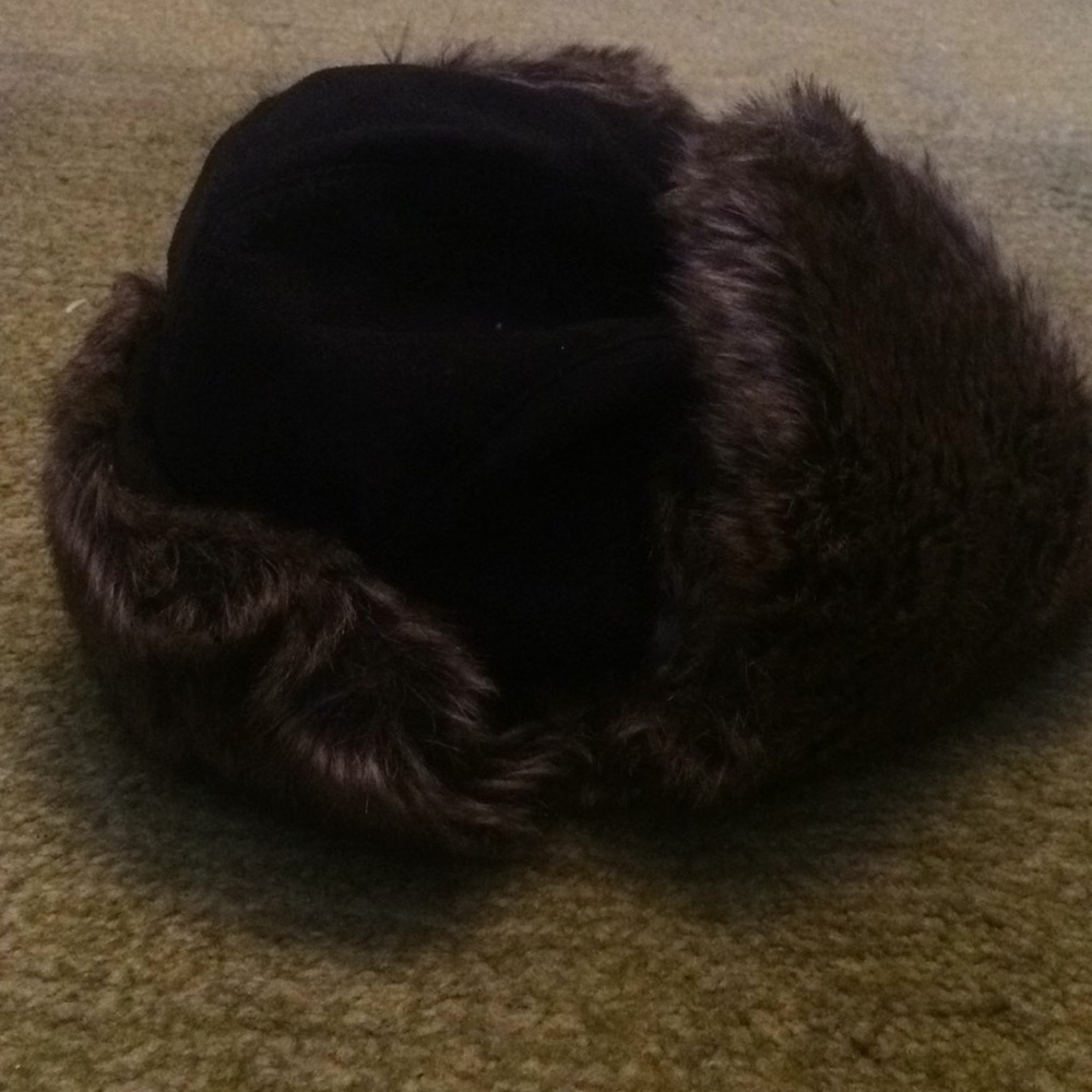 Fake fur hat - Picture 3 of 3